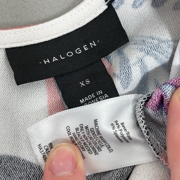 Halogen Blouse Women's XS Extra Small White Blue Pink Floral Short Sleeve Top - Picture 12 of 14